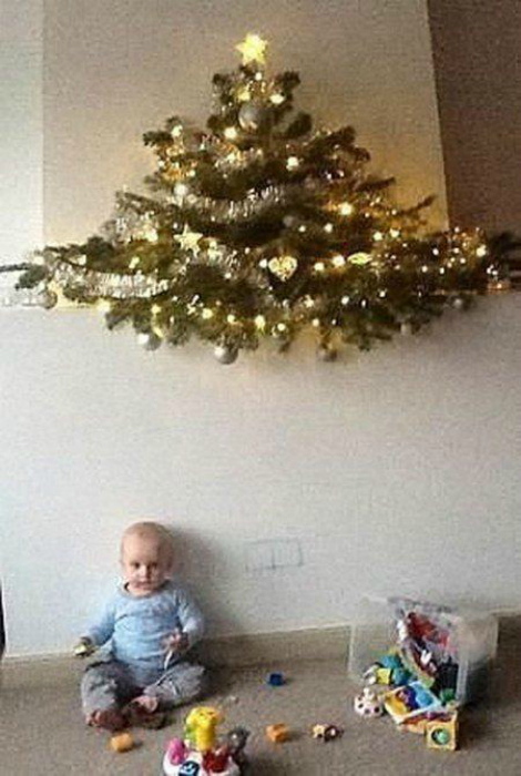 ялинка на стіні