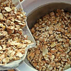 Любые многозерновые хлопья перемолоть в муку.