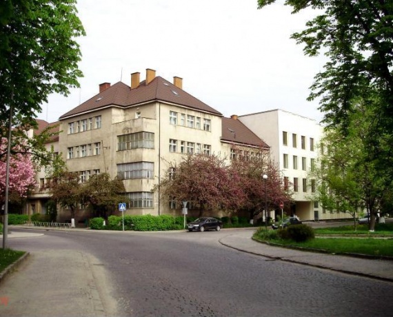 Ужгородська міська дитяча поліклініка, фасад будівлі