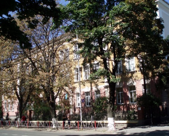 Ужгородський АНВК (колишня ЗОШ №2)