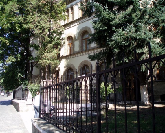 Ужгородська спеціалізована ЗОШ І-ІІІ ступенів №4