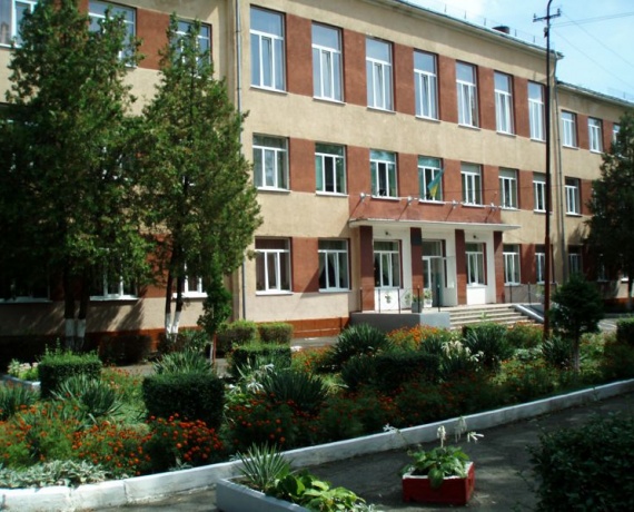 Ужгородська ЗОШ № 6 І-ІІІ ступенів ім.В.Гренджі-Донського