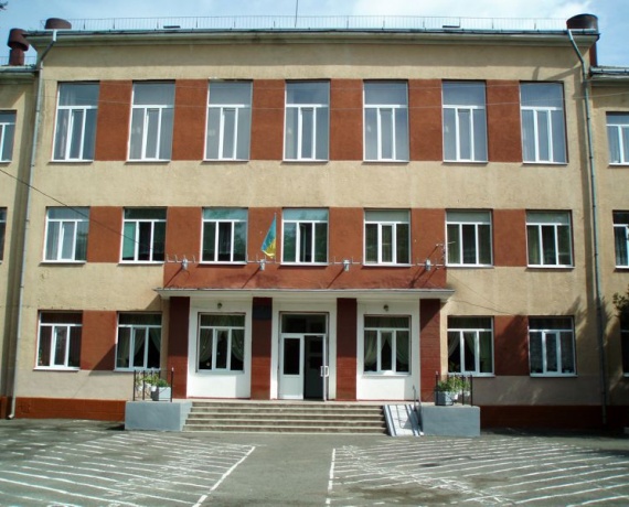 Ужгородська ЗОШ № 6 І-ІІІ ступенів ім.В.Гренджі-Донського