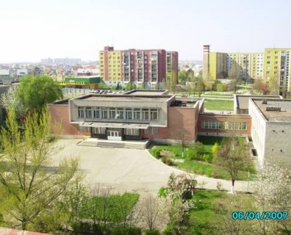 Ужгородська ЗОШ І-ІІІ ступенів №8