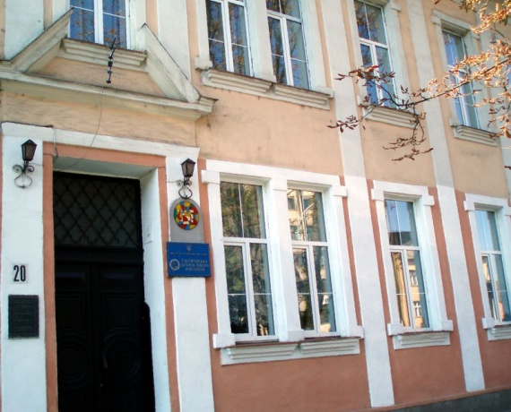 Ужгородська школа мистецтв на пл.Петефі