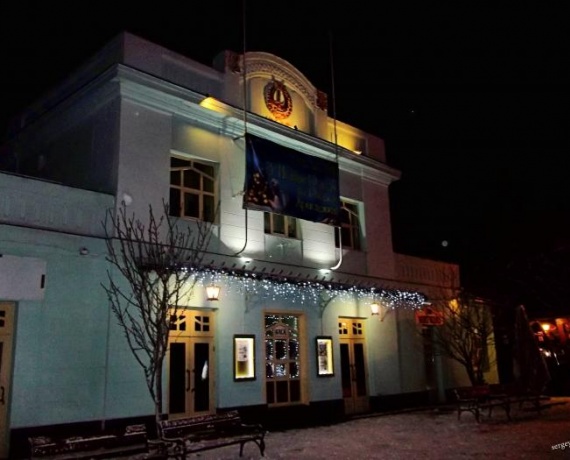 Ляльковий театр вночі