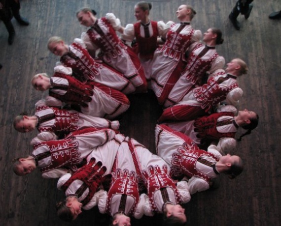 Джерельця Карпат, зразковий дитячий ансамбль народного танцю