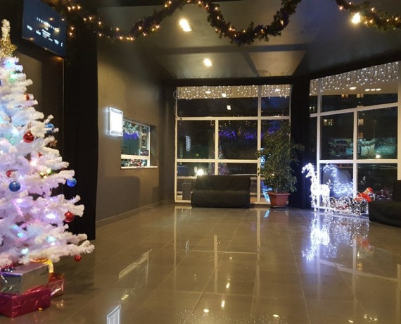 фойє кінотеатру Доміон