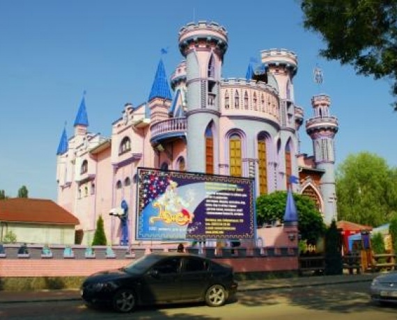 Джин, розважальний центр Ужгород