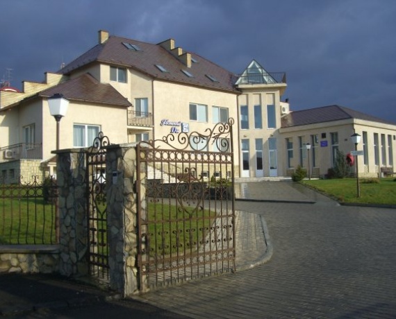 Школа іноземних мов "Самміт", Ужгород