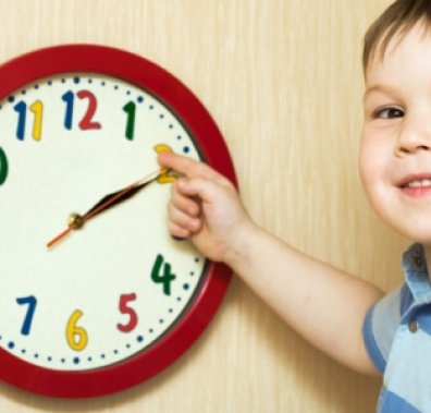 Школяр і настінний годинник