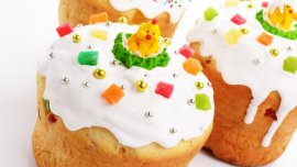 Солодка паска з цукатами та цукровою глазуррю