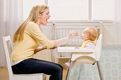 Стілець для годування