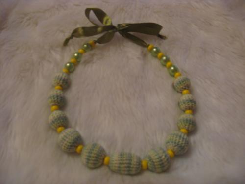 бусики зеленый меланж